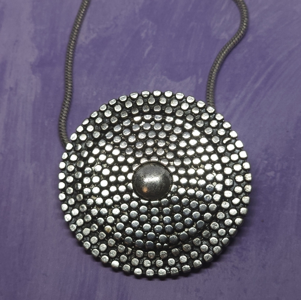 👍5 For $20 Chico's Silver Tone Textured Medallion Snake Chain Necklace - Picture 2 of 6